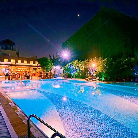 Triumph Hotel Мандалей Екстериор снимка
