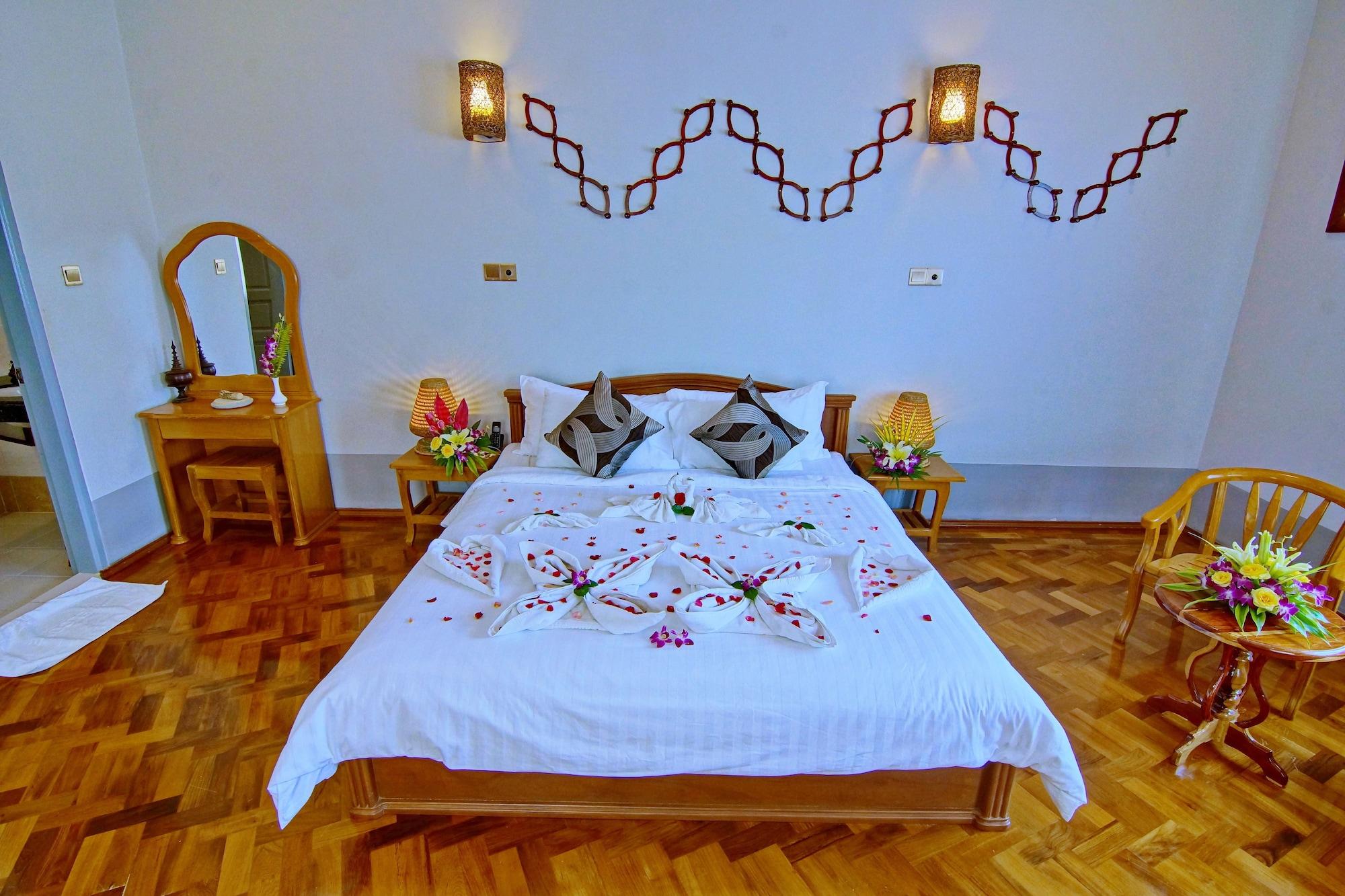 Triumph Hotel Мандалей Екстериор снимка