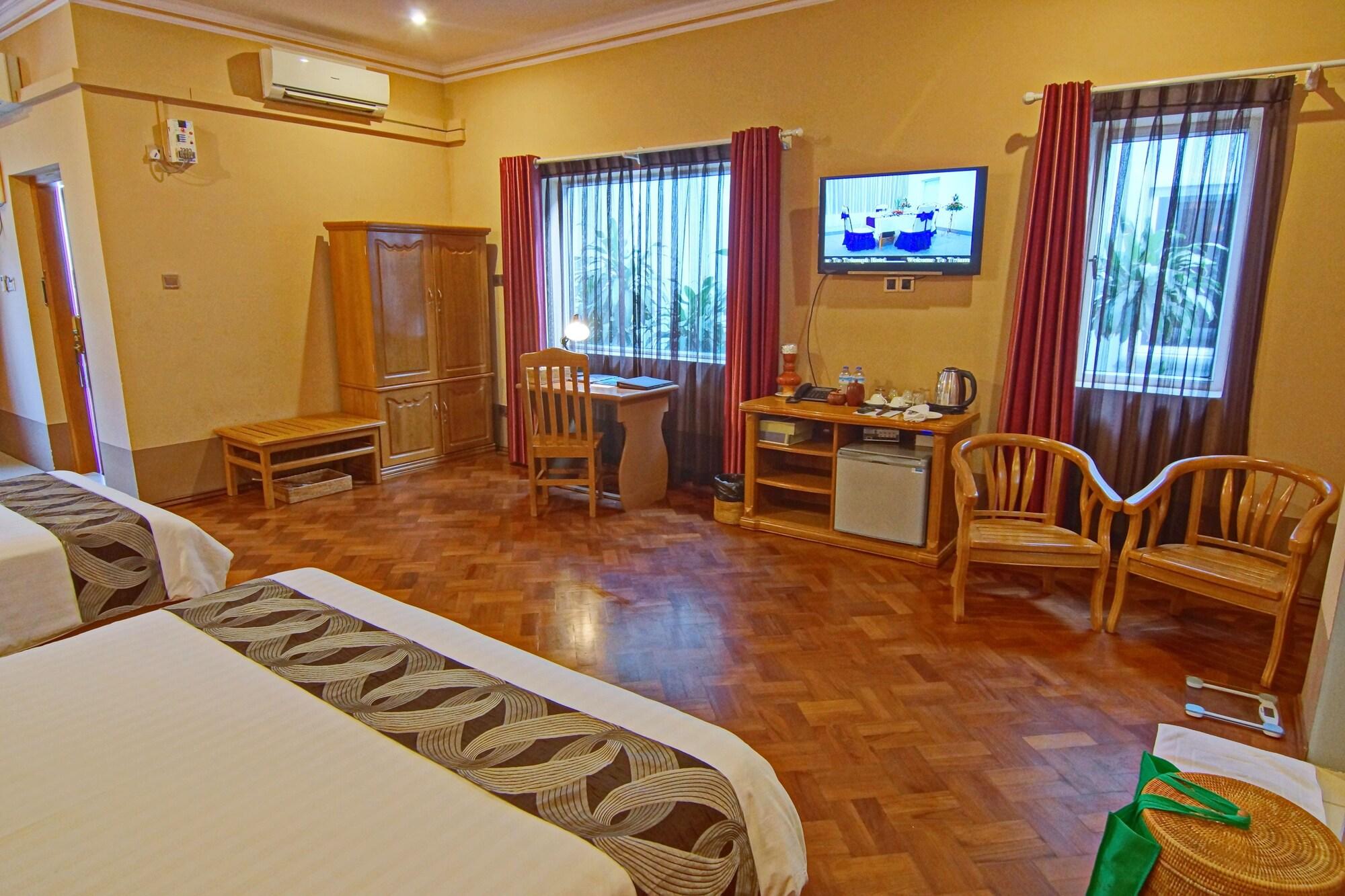 Triumph Hotel Мандалей Екстериор снимка
