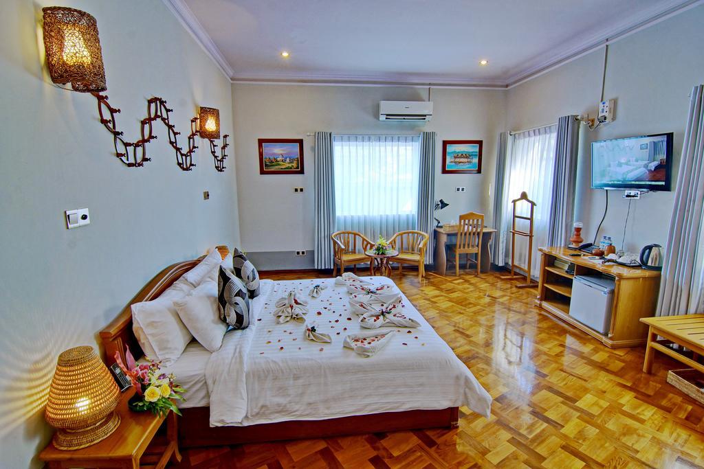 Triumph Hotel Мандалей Екстериор снимка