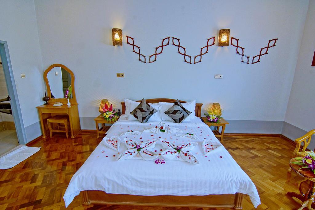 Triumph Hotel Мандалей Екстериор снимка