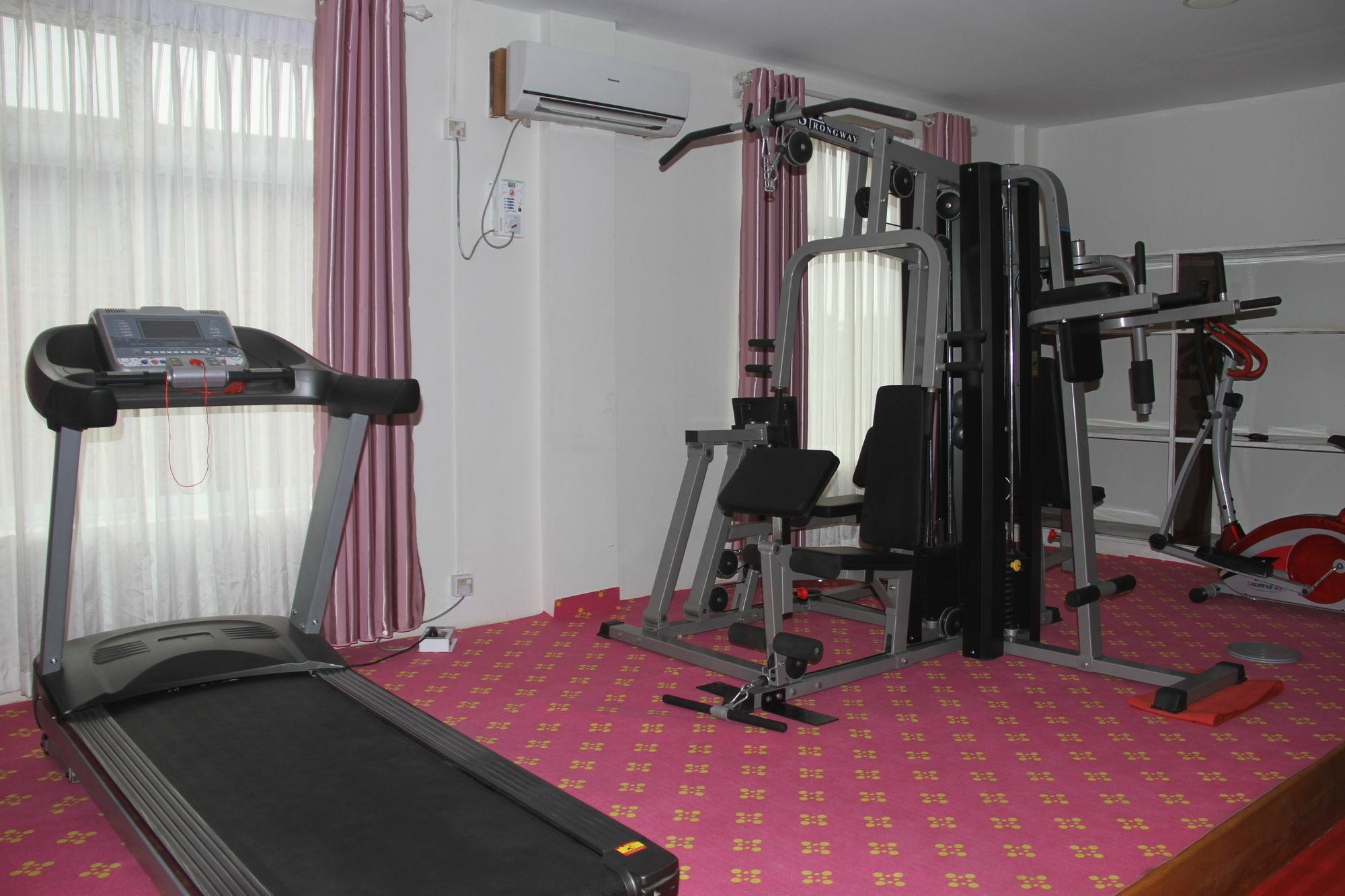 Triumph Hotel Мандалей Екстериор снимка