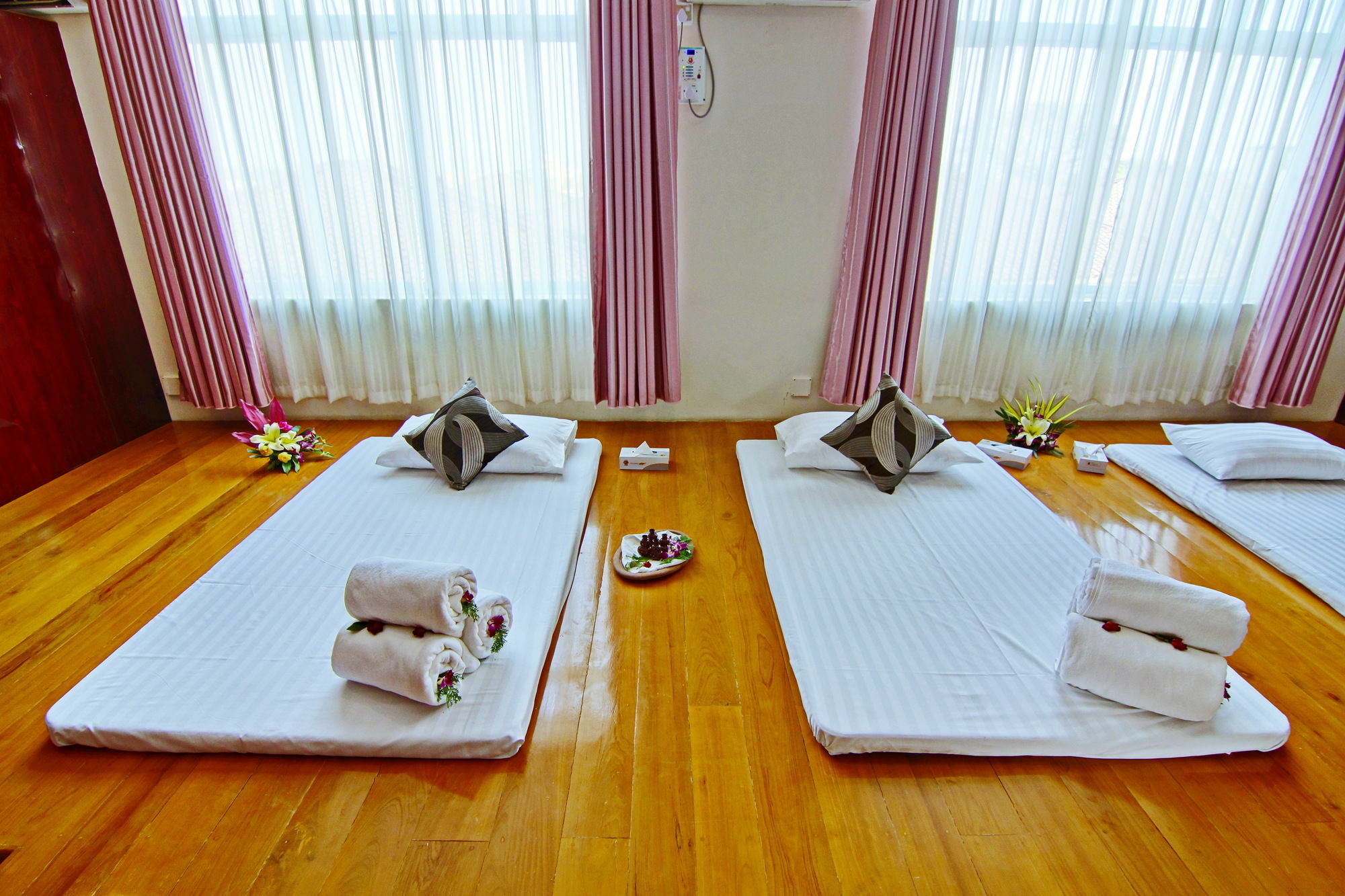 Triumph Hotel Мандалей Екстериор снимка