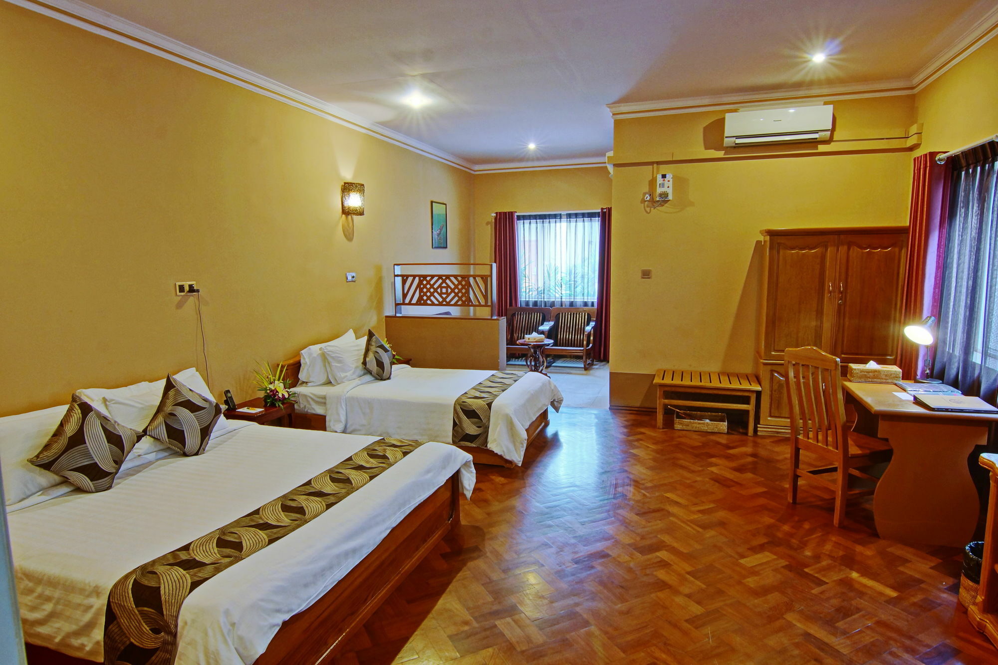 Triumph Hotel Мандалей Екстериор снимка